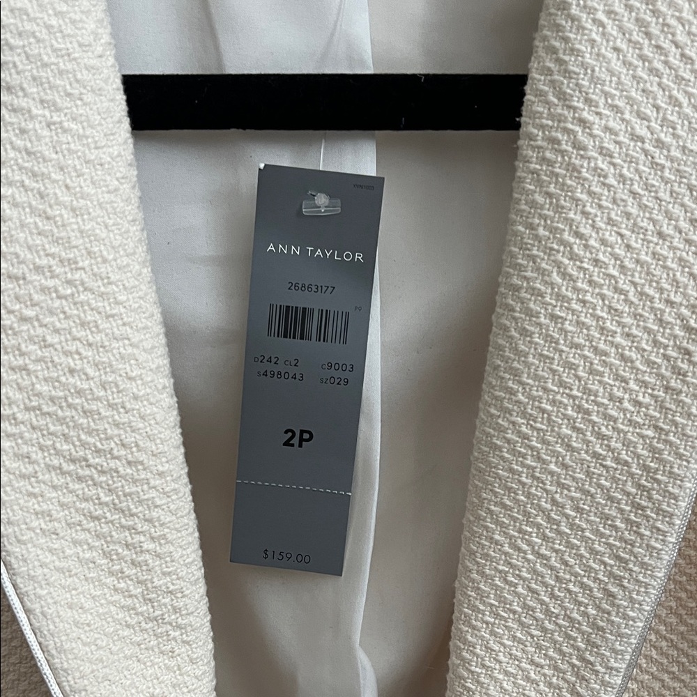 Ann Taylor Women's Cream Textured Blazer - Picture 2 of 2